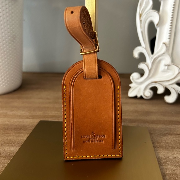 AUTHENTIC LV NAME TAGS - Picture 5 of 15